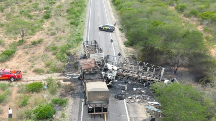 Morre motorista que não conseguiu sair de veículo que pegou fogo após colisão