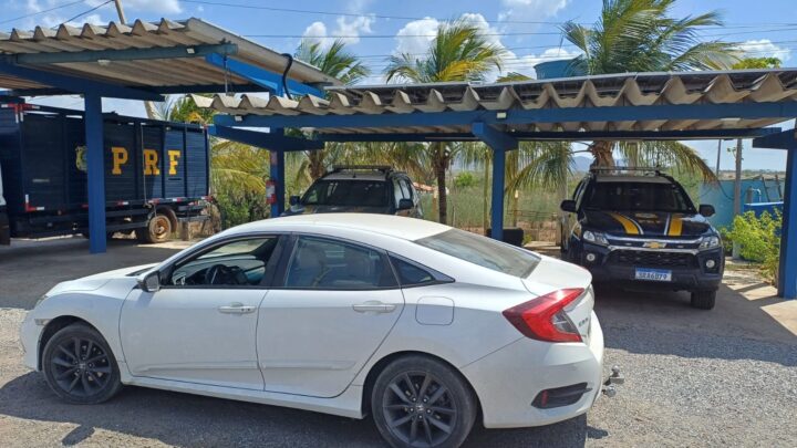 Carro roubado transportado em caminhão cegonha é recuperado na BR 232