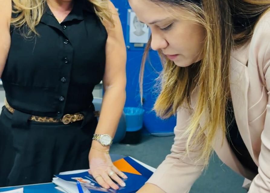 Vice-prefeita de Caruaru participa de assembleia da Amupe com foco em infraestrutura e turismo Vice-prefeita de Caruaru participa de assembleia da Amupe com foco em infraestrutura e turismo