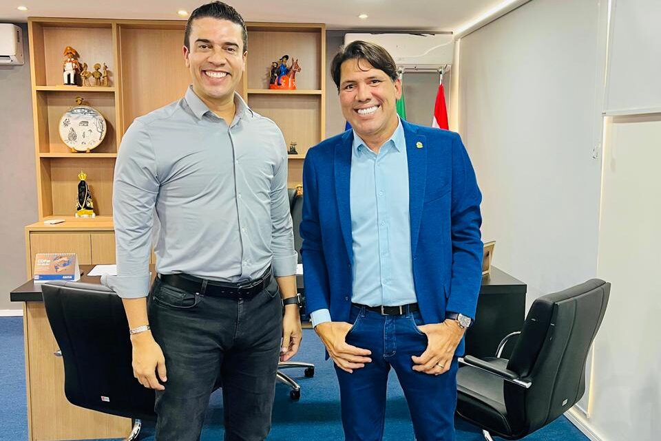 Vereador Júnior Letal consegue com o prefeito Rodrigo Pinheiro, adoção de campo esportivo para o bairro Agamenon