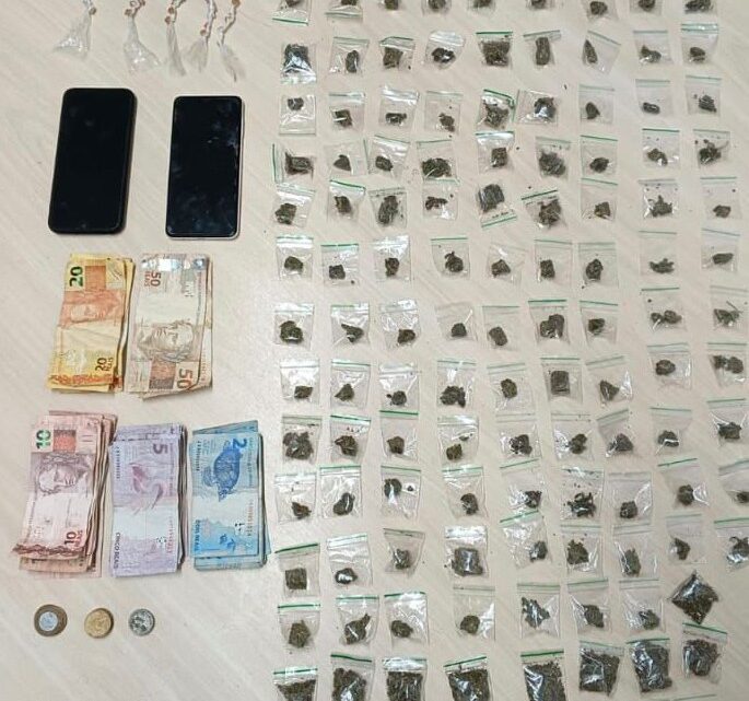 Dois homens e uma mulher presos com droga Dois homens e uma mulher presos com droga