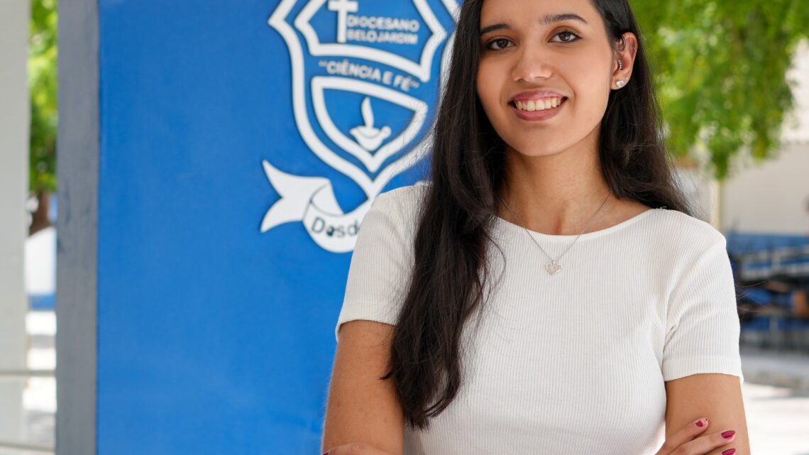 Redação nota mil e o papel das escolas na preparação dos alunos para o Enem