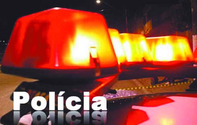 Homem é preso logo após furtar pneu Homem é preso logo após furtar pneu