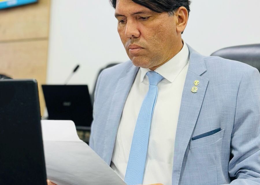Vereador Júnior Letal emociona cidadãos de Caruaru durante sessão da Câmara Vereador Júnior Letal emociona cidadãos de Caruaru durante sessão da Câmara