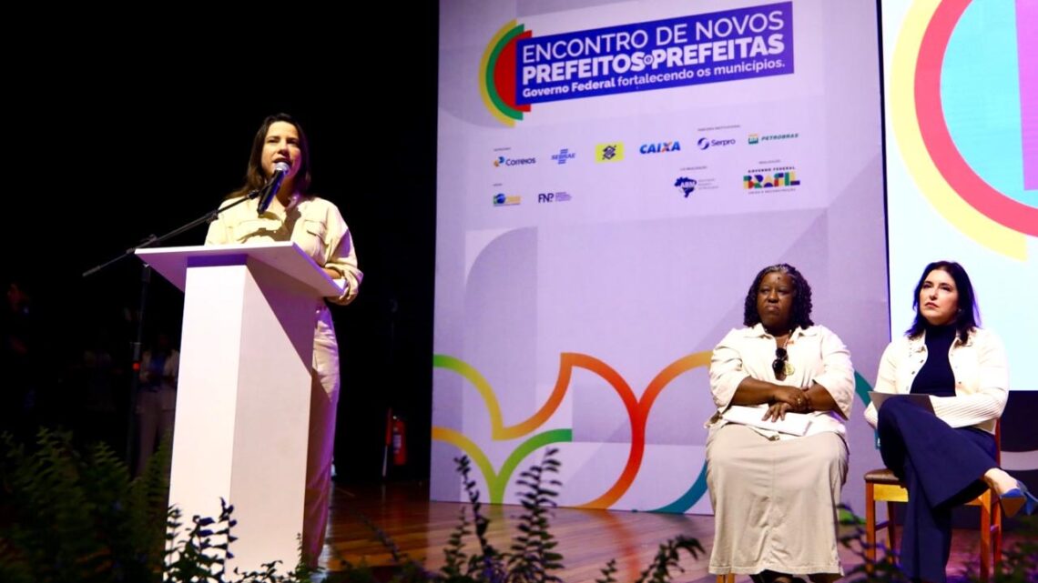 Durante encontro com prefeitas do Brasil, governadora Raquel Lyra apresenta ações da gestão estadual voltadas para mulheres Durante encontro com prefeitas do Brasil, governadora Raquel Lyra apresenta ações da gestão estadual voltadas para mulheres