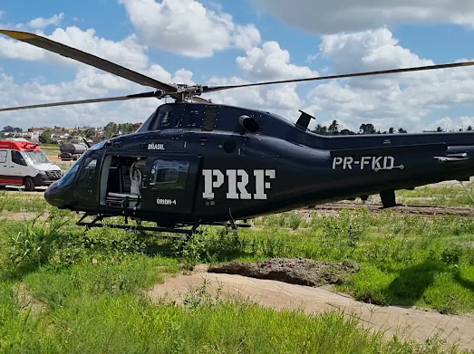 Carro cai de ribanceira com 10 metros e ocupante é resgatado de helicóptero em Carpina