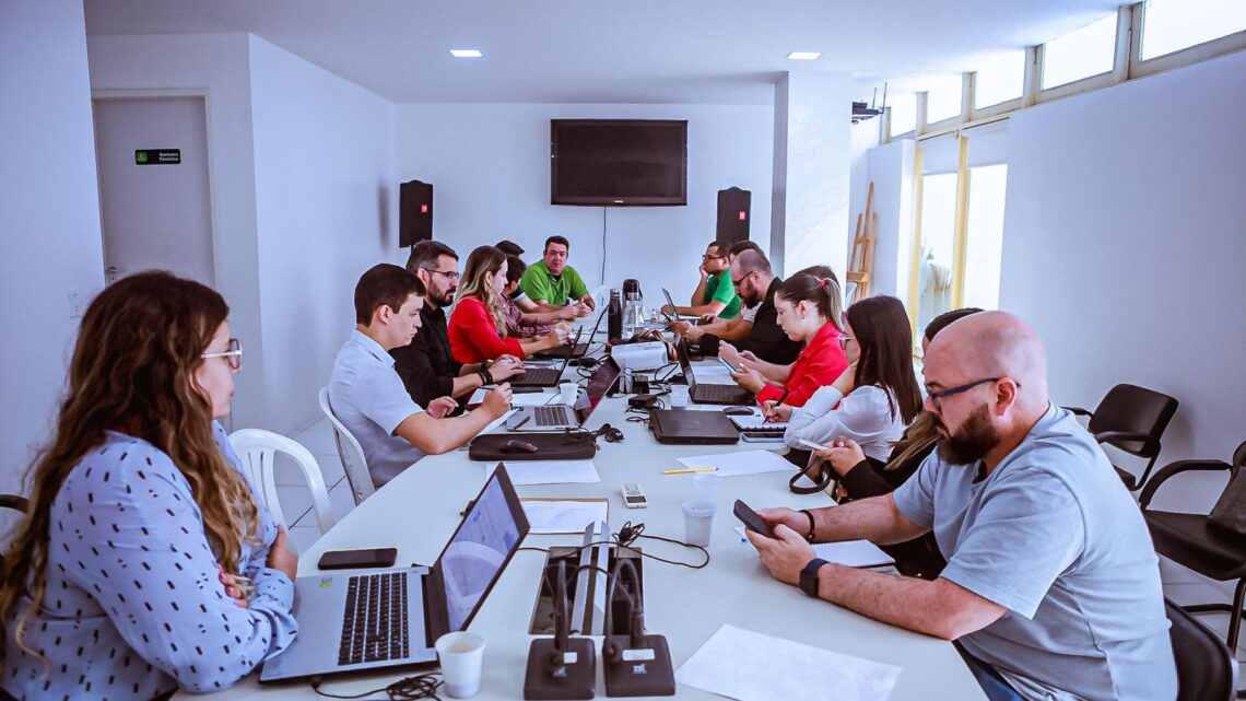 Reestruturação da rede elétrica do Parque 18 de Maio é discutida em reunião
