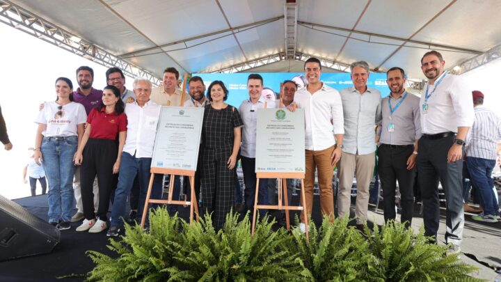 Prefeito Rodrigo Pinheiro participa de entrega de casas próprias para 265 famílias em Caruaru