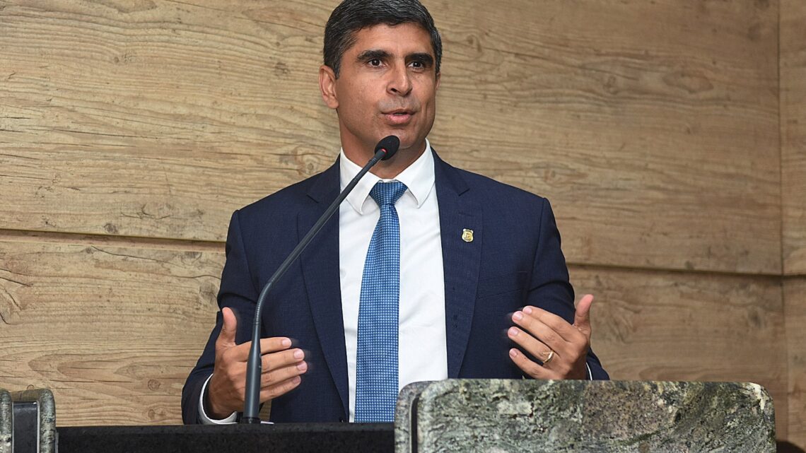 Delegado Lessa apresenta projeto de lei para proibir apresentação de artistas que façam apologia ao crime e às drogas no São João de Caruaru