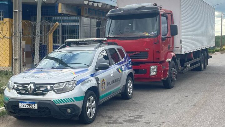 Carga de 30 mil maços de cigarro paraguaio é apreendida na BR 232