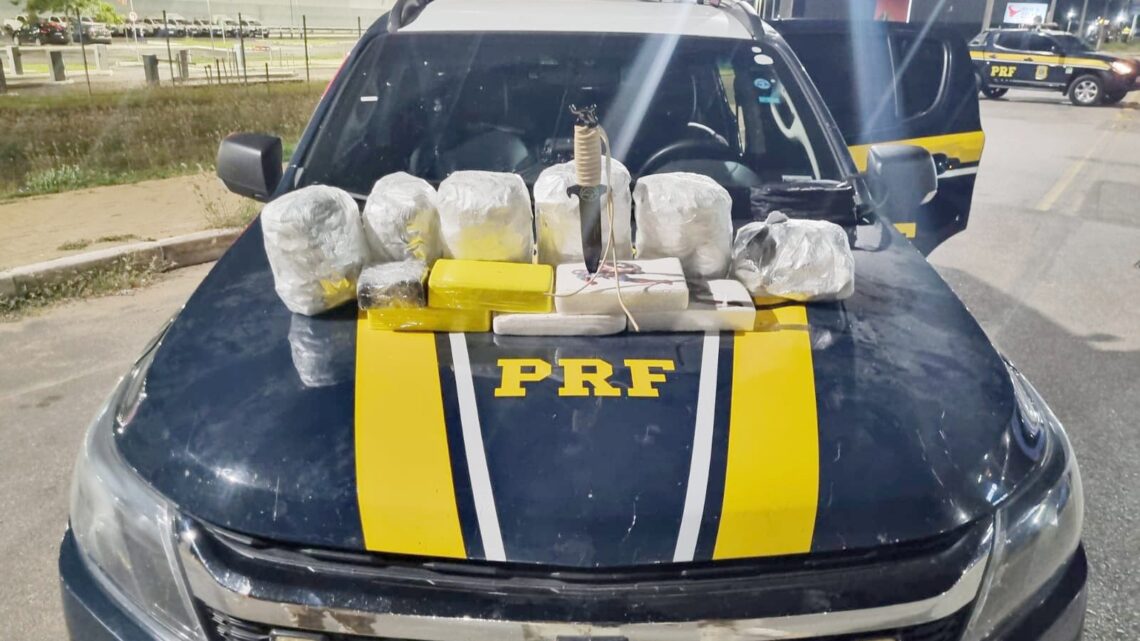 Passageiro de ônibus é detido com cocaína, pasta base e maconha