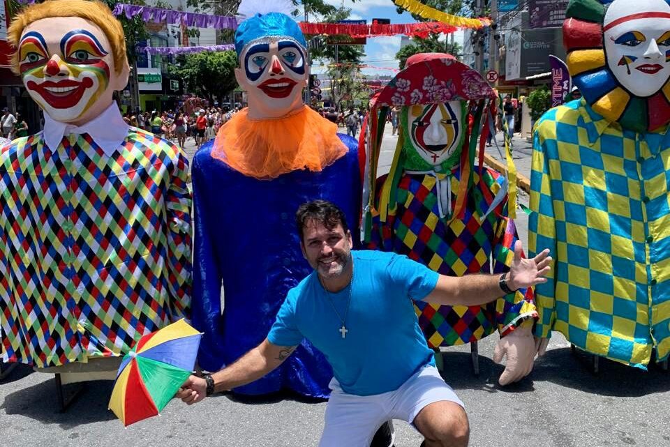 Bonecos Gigantes de Pernambuco prontos, com o coração e a tradição na mão