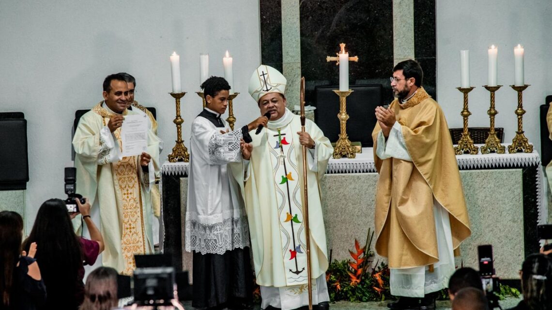 Uma Noite de Fé, União e Gratidão: Posse Canônica de Padre Valmir e a continuidade de Padre  Arlindo em Tamandaré
