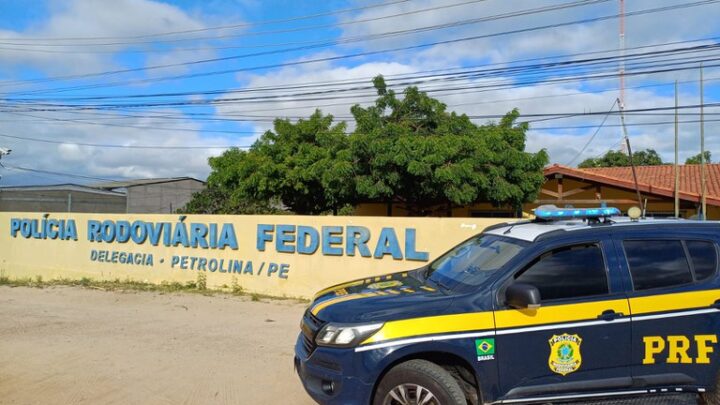 Moto roubada é recuperada pela PRF em um caminhão de mudança