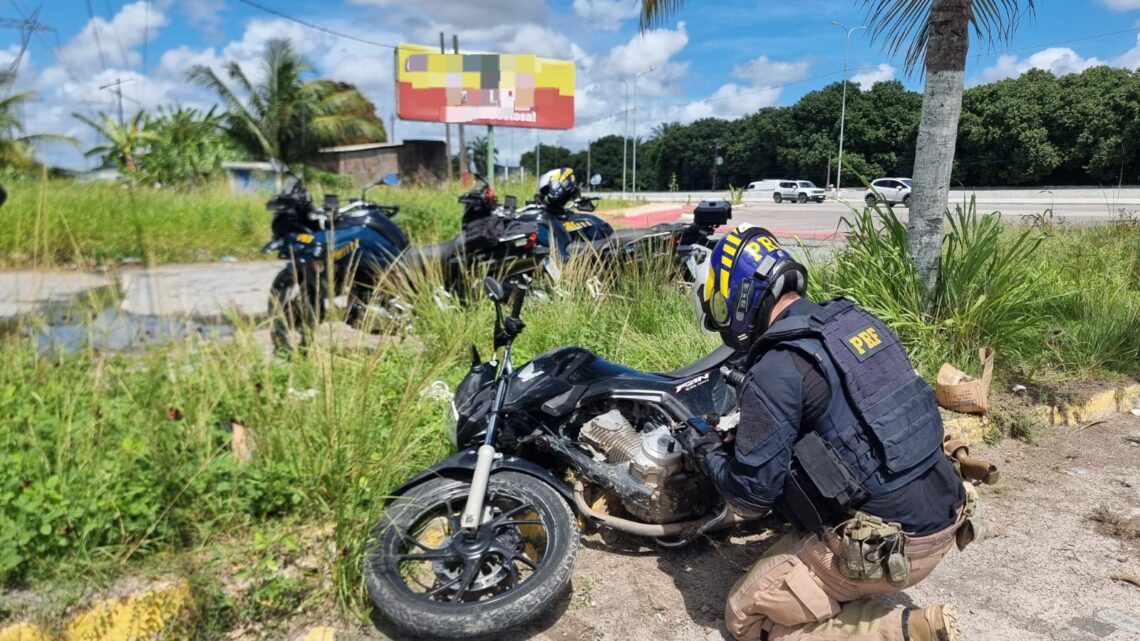 PRF apreende duas motos clonadas PRF apreende duas motos clonadas