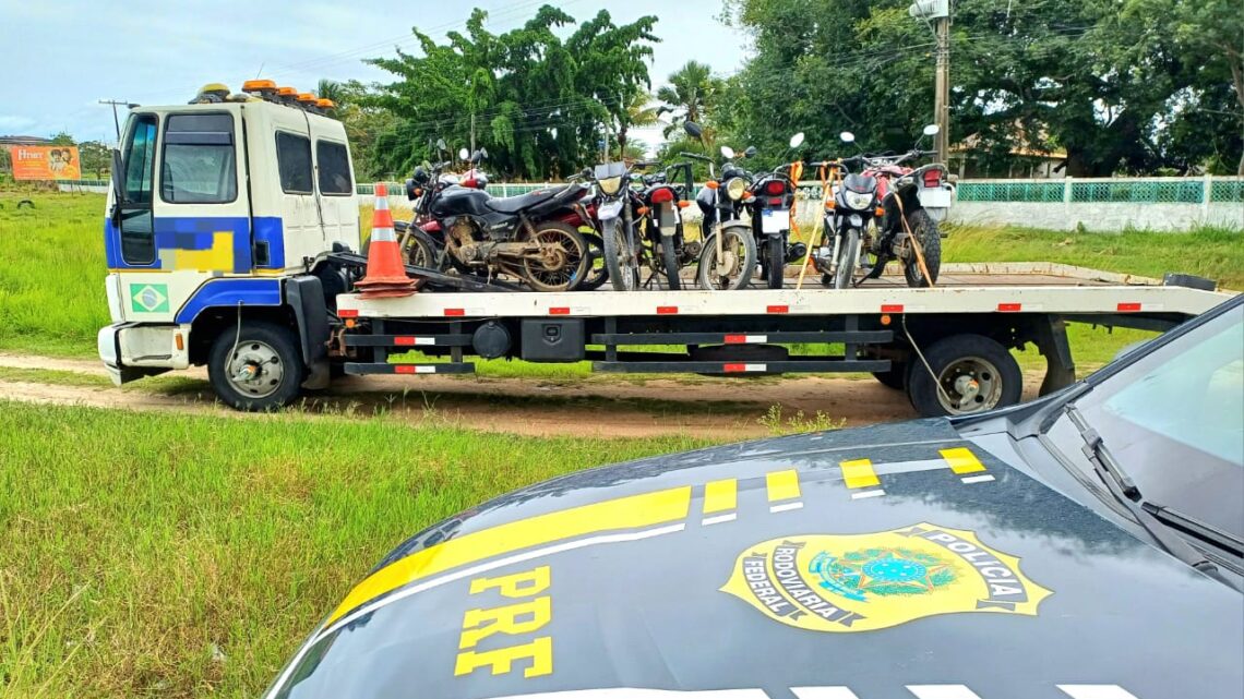 PRF realiza operação de segurança viária no Agreste e recolhe 16 motos irregulares
