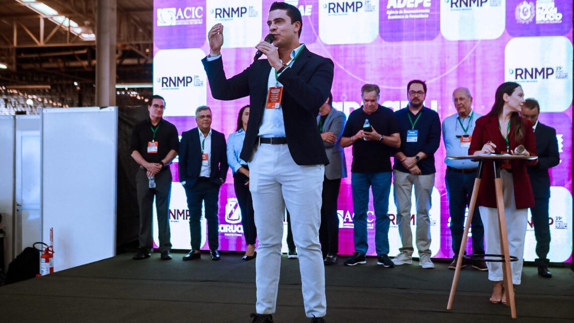 Em rodada de negócios, Rodrigo Pinheiro destaca criação do novo Polo Têxtil de Caruaru Em rodada de negócios, Rodrigo Pinheiro destaca criação do novo Polo Têxtil de Caruaru