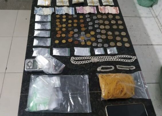 Homem é capturado com drogas e muito dinheiro