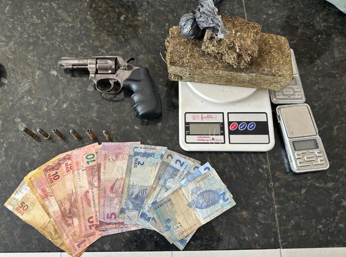 Homem é preso por tráfico de drogas em Caruaru Homem é preso por tráfico de drogas em Caruaru