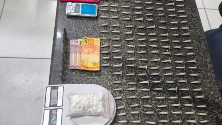 Mulher e dois homens são presos por tráfico de drogas