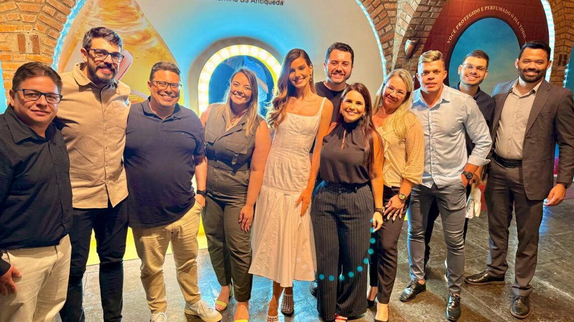 Camila Queiroz prestigia jantar de negócios da Cardeal Distribuidora e P&G Camila Queiroz prestigia jantar de negócios da Cardeal Distribuidora e P&G
