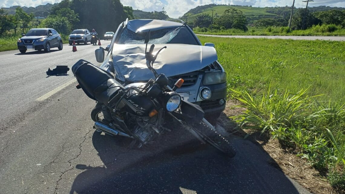 Motociclista morre na BR 232, após colisão transversal entre carro e moto
