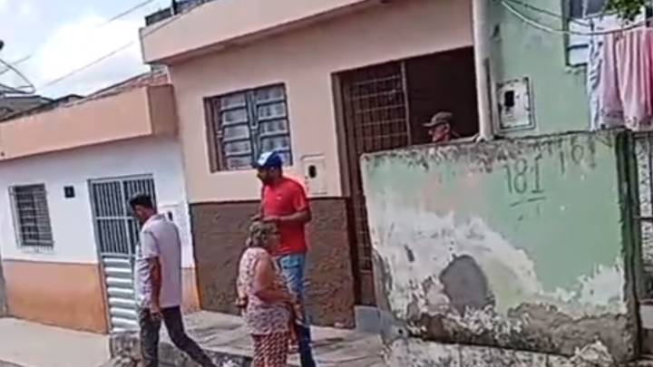 Homem é assassinado a facadas dentro de casa em Caruaru