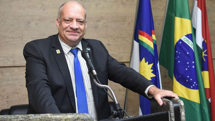 Vereador Jorge Quintino Propõe Uso de Inteligência Artificial para Revolucionar a Educação em Caruaru