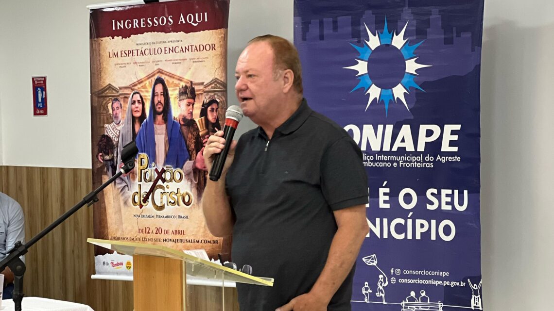 Robinson Pacheco faz apresentação da Paixão de Cristo de Nova Jerusalém em reunião da CONIAPE