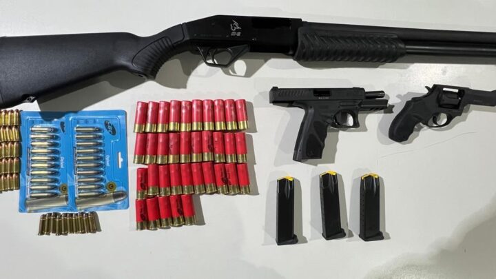 Homem é preso por ameaça e armas de fogo são apreendidas em Gravatá
