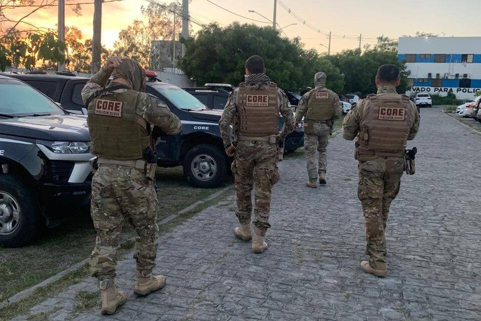 Operação “Gol Contra” prende integrantes de torcida organizada em Caruaru Operação “Gol Contra” prende integrantes de torcida organizada em Caruaru