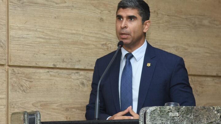 Lessa faz pronunciamento sobre dificuldades enfrentadas pela população de Caruaru