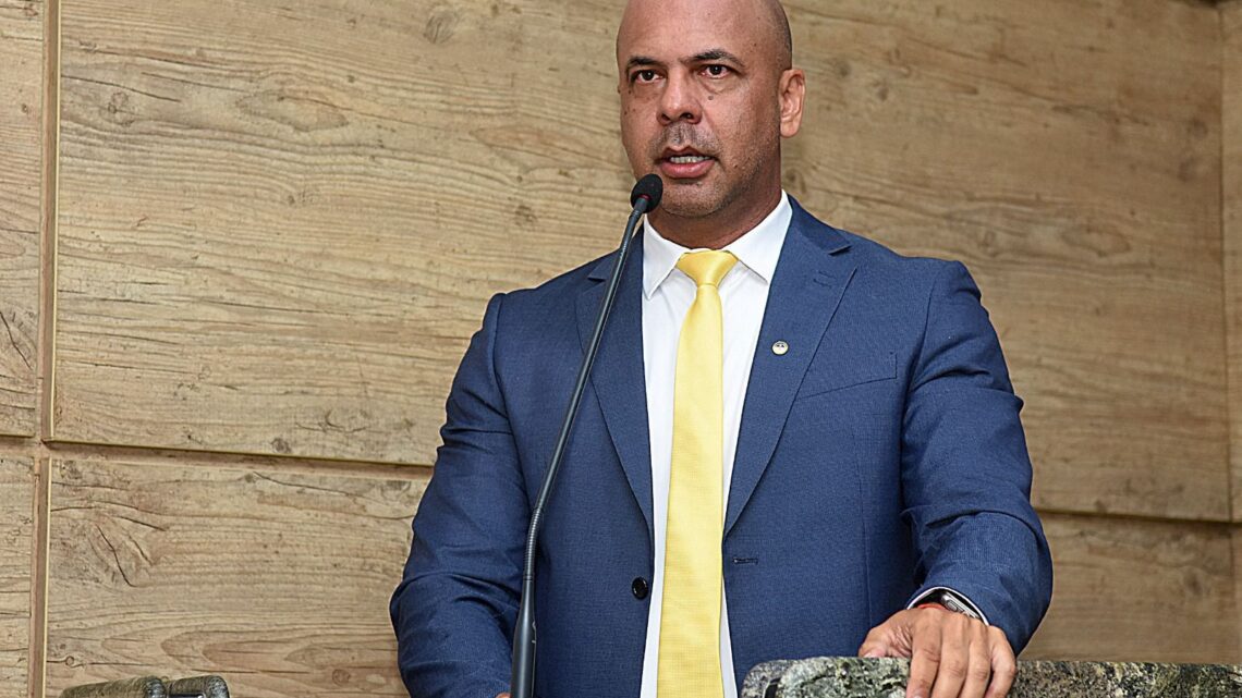 Anderson Correia cobra políticas públicas ao Estado e aos municípios para animais de grande porte soltos em vias públicas Anderson Correia cobra políticas públicas ao Estado e aos municípios para animais de grande porte soltos em vias públicas