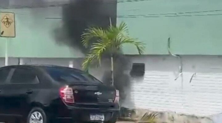 Incêndio atinge hospital e pacientes são transferidos