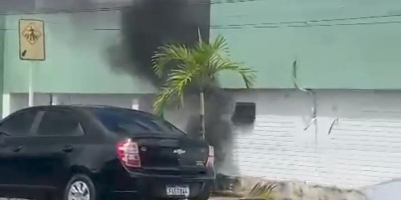Incêndio atinge hospital e pacientes são transferidos