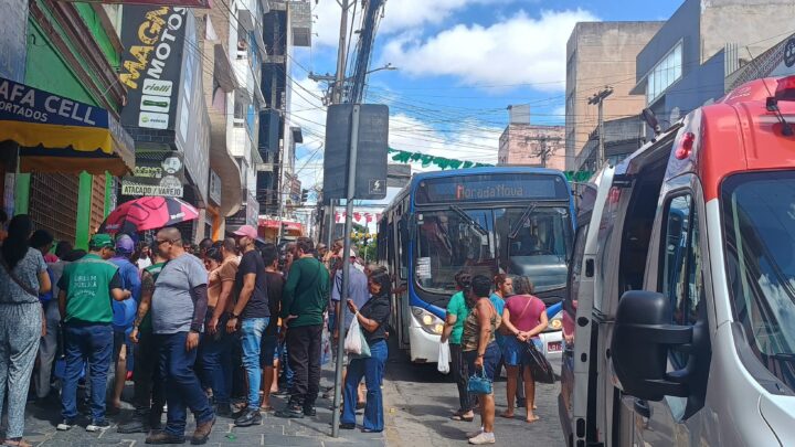 Motorista de ônibus morre ao volante no centro de Caruaru