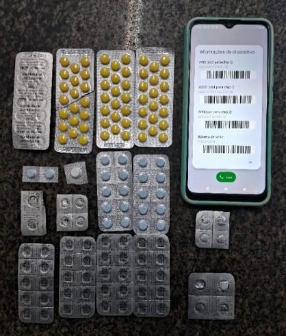 PM apreende medicamentos sem receita no Beco da Fome PM apreende medicamentos sem receita no Beco da Fome