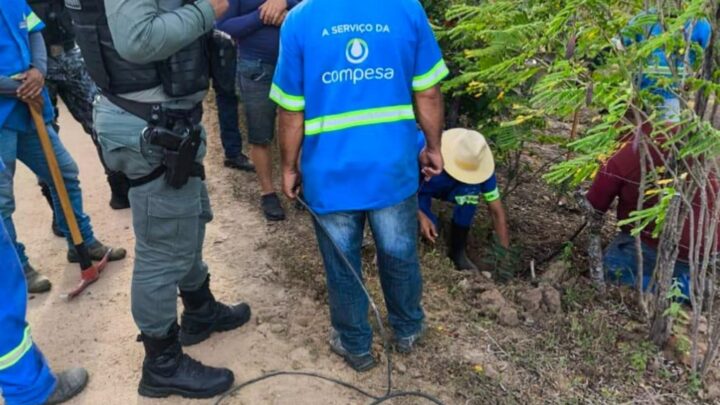 Compesa identifica  132 ligações clandestinas de água  em cinco dias de operação policial em Caruaru