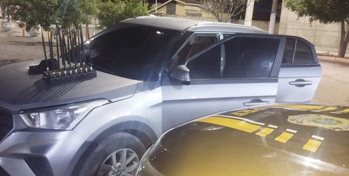 PRF apreende carro roubado, balaclava e bloqueador de sinal na BR 232