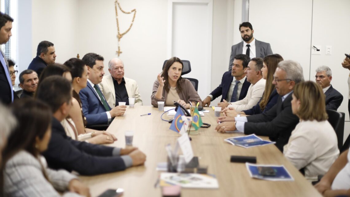 Em Brasília, governadora Raquel Lyra lidera série de encontros com prefeitos pernambucanos