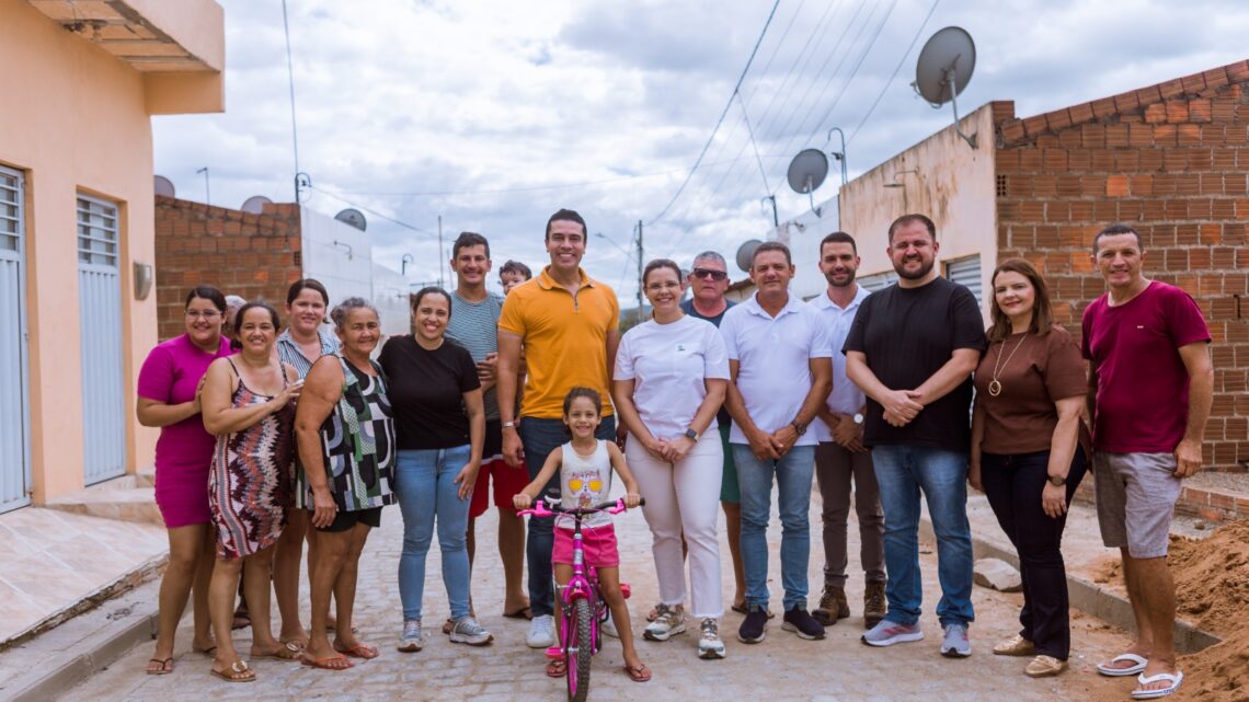 Prefeito Rodrigo Pinheiro entrega ruas pavimentadas em Lajes e Jacaré Grande