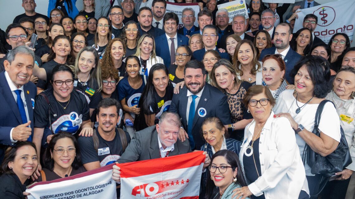 Piso salarial para cirurgiões-dentistas e médicos avança no Congresso Nacional