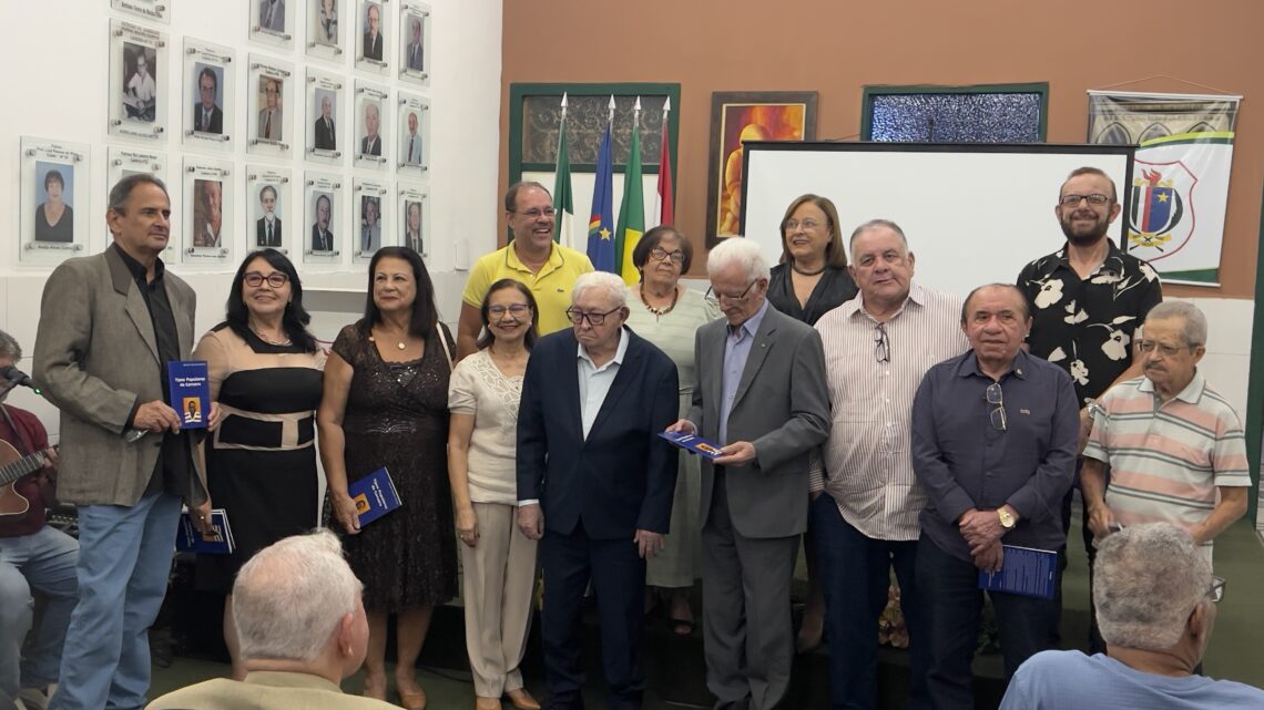 Acadêmico Agnaldo Fagundes Bezerra é homenageado na 11ª edição do Café Literário na ACACCIL