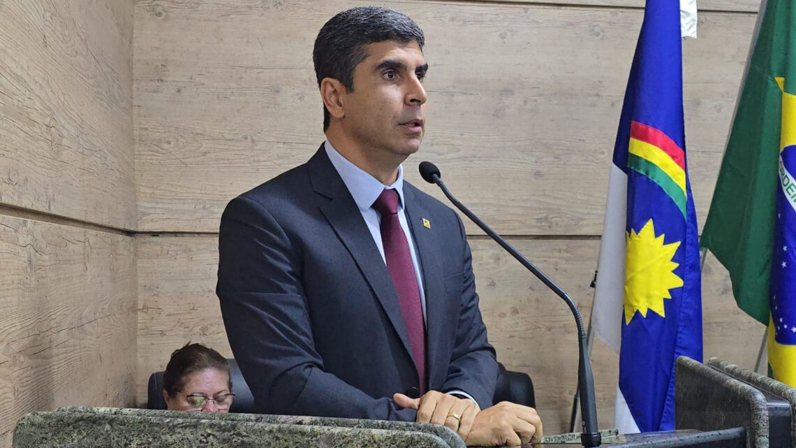 Delegado Lessa discursa sobre a crise no Sassepe na Câmara de Vereadores