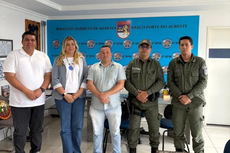 Compromisso com a Segurança: Vereador Cabo Cardoso Articula Reunião com Comandante do 4º Batalhão e Presidente da CEACA Compromisso com a Segurança: Vereador Cabo Cardoso Articula Reunião com Comandante do 4º Batalhão e Presidente da CEACA