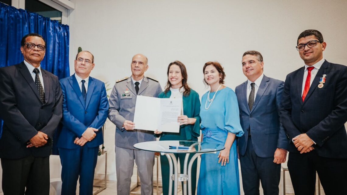 Governadora Raquel Lyra assina termos aditivos para instalação da Escola de Sargentos do Exército em Pernambuco Governadora Raquel Lyra assina termos aditivos para instalação da Escola de Sargentos do Exército em Pernambuco