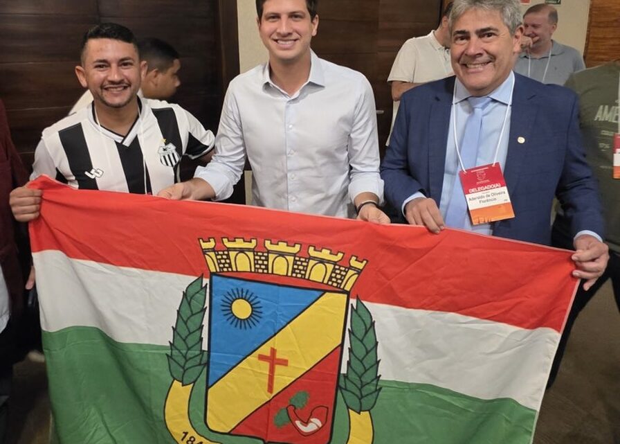 Léo Torres Suplente de Vereador de Caruaru marca presença no Congresso Nacional do PSB e mostra sua força Léo Torres Suplente de Vereador de Caruaru marca presença no Congresso Nacional do PSB e mostra sua força