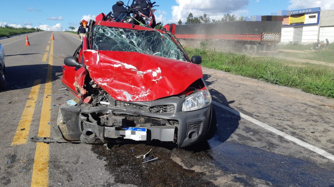 Colisão frontal entre carro e caminhonete, e motorista se recusa a fazer o teste do bafômetro