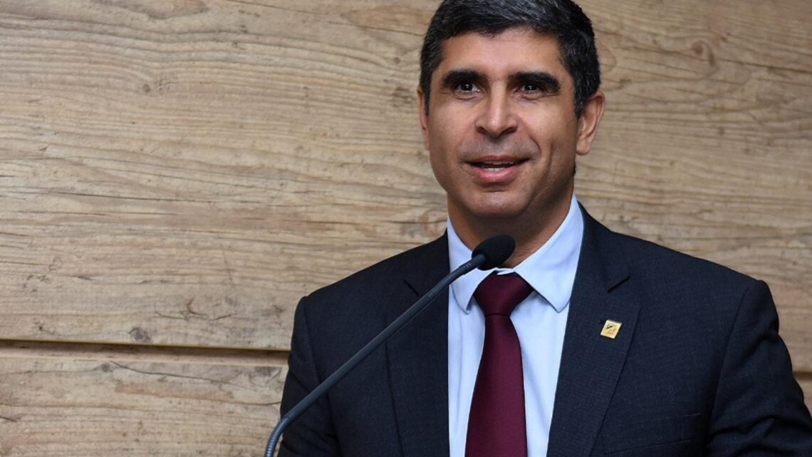 Delegado Lessa propõe inclusão do Junho Vermelho no calendário oficial de Caruaru e destaca importância da doação de sangue Delegado Lessa propõe inclusão do Junho Vermelho no calendário oficial de Caruaru e destaca importância da doação de sangue