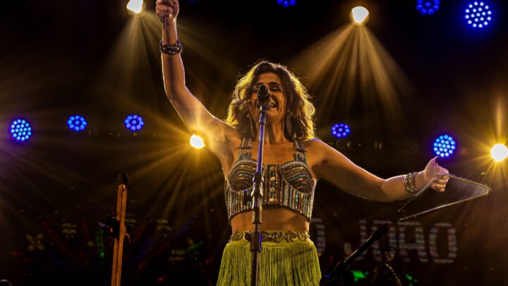 Milhares de pessoas prestigiaram a noite de shows no Polo Azulão